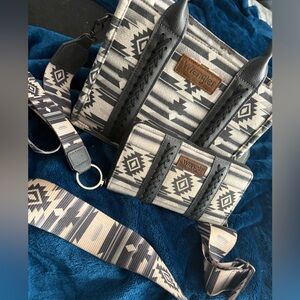 ** SOLD*** Wrangler Black and Gray Patterned Purse with matching Wallet